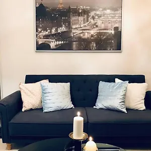 https://home-in-the-heart-of-mannheim-fast-wifi-netflix.hotelsheidelberg.net