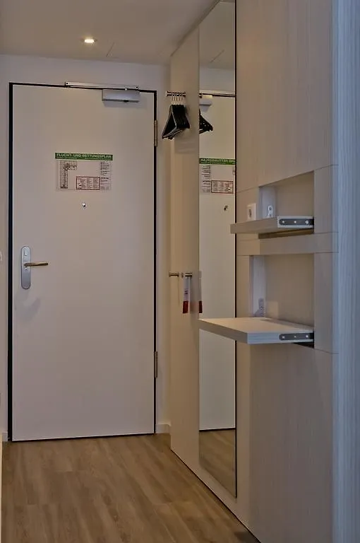 Super 8 By Wyndham Munich City North Hotel