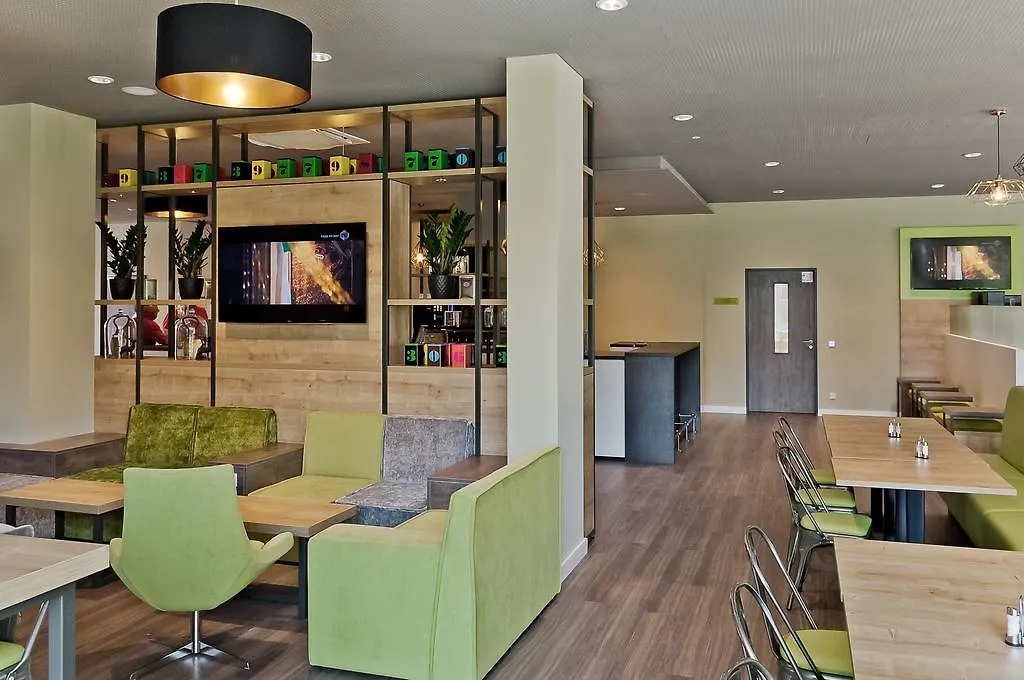Super 8 By Wyndham Munich City North Hotel