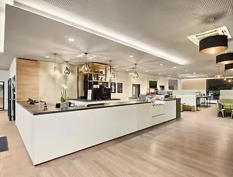 Super 8 by Wyndham München City North