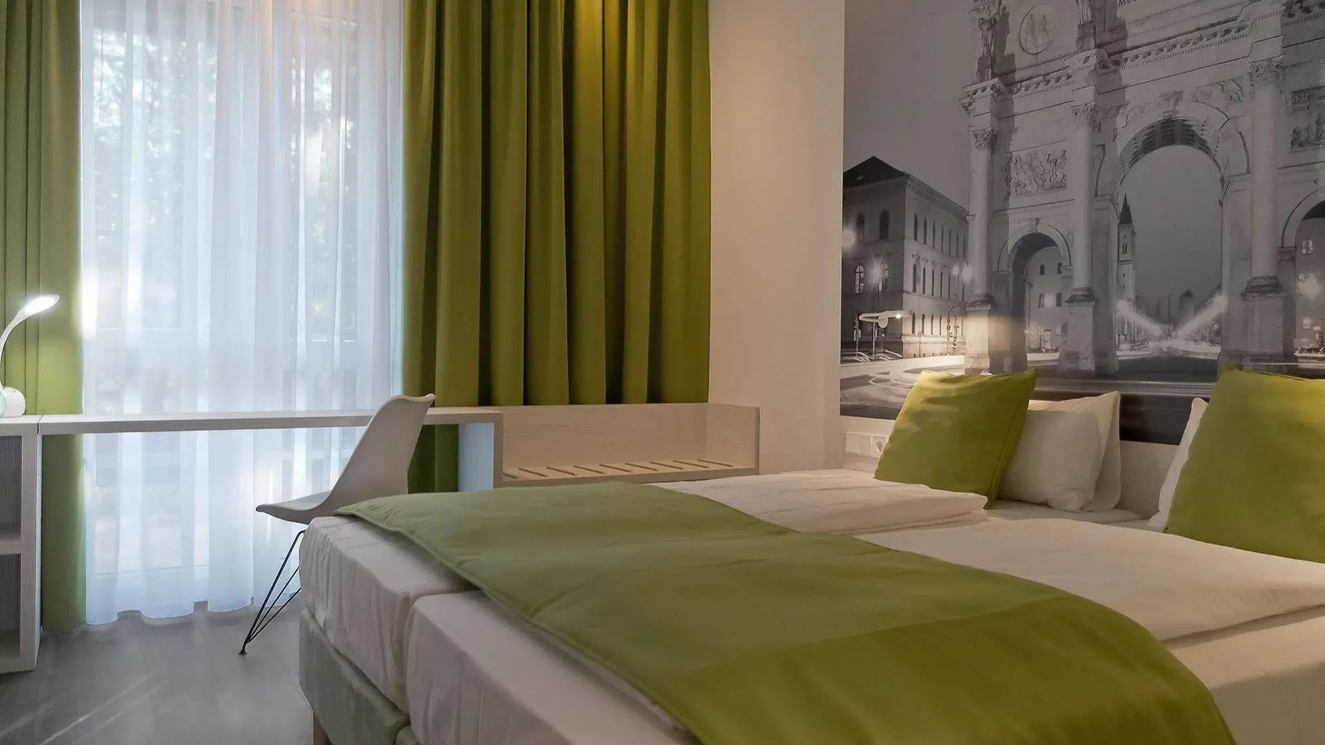Super 8 By Wyndham Munich City North Hotel