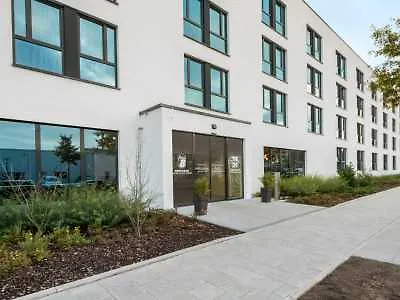 Super 8 by Wyndham München City North