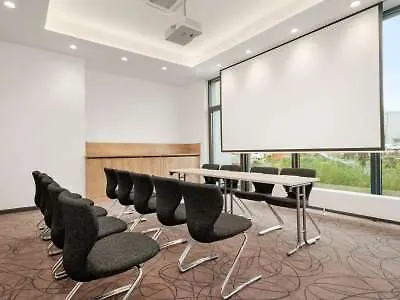 Hotel Super 8 by Wyndham München City North