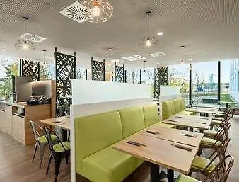 Super 8 by Wyndham München City North Hotel
