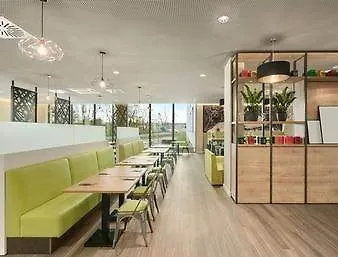 Super 8 by Wyndham München City North